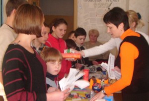 fair at the shelter 2 300x204 Autumn in Belarus    Sweatshirts and Hot Dogs